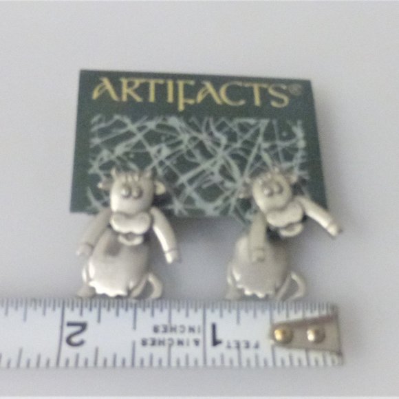 Artifacts PEWTER COW EARRINGS Movable Body Pierced Earrings Cow Collection Moo - Picture 6 of 6
